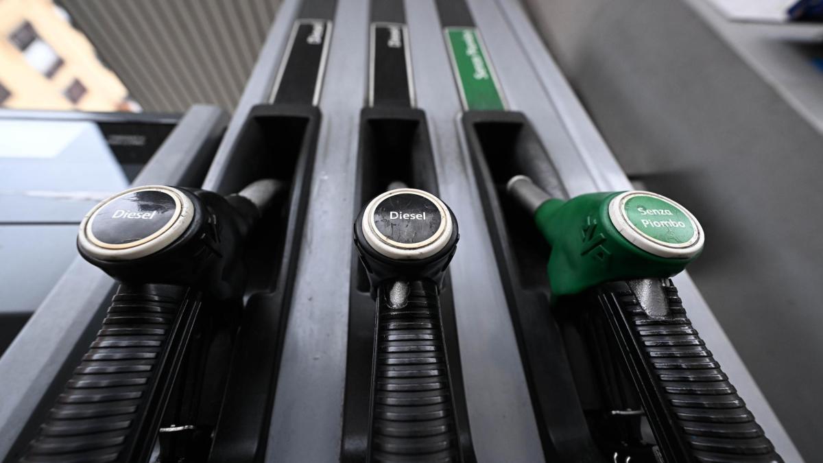 carburanti raggiunto prezzo record per benzina disagi in alcuni settori