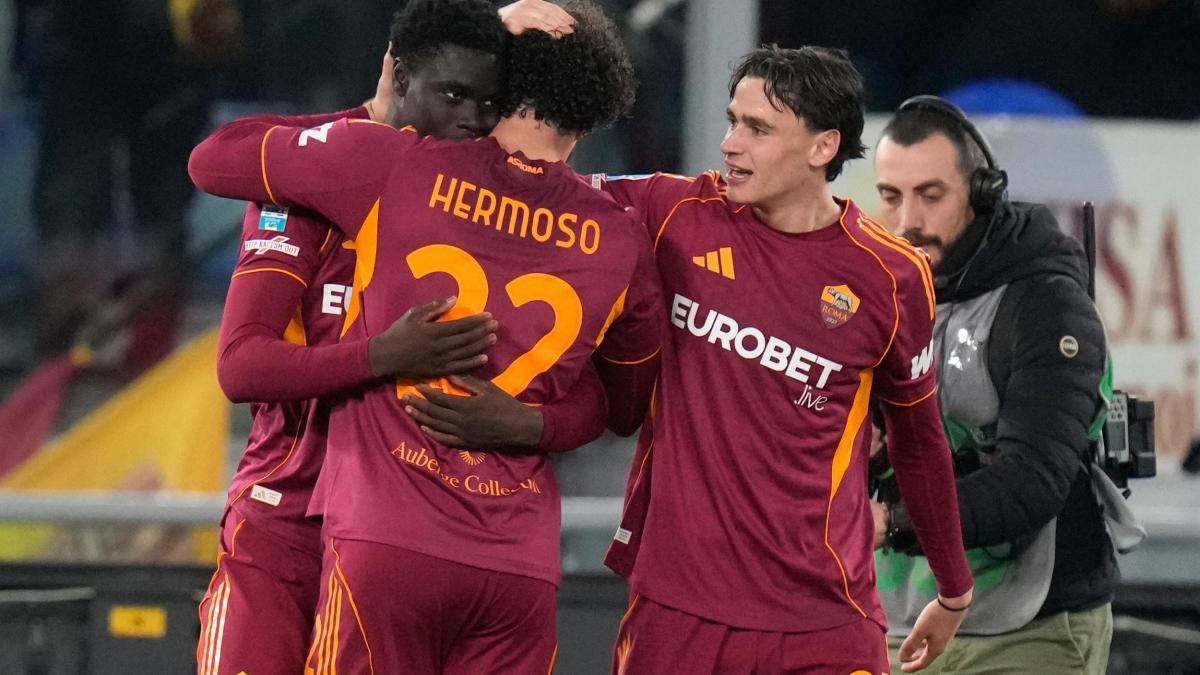 Roma-Lecce, le pagelle: Vaz, elettricità e gol da 7. Falcone para dentro alla porta, 5