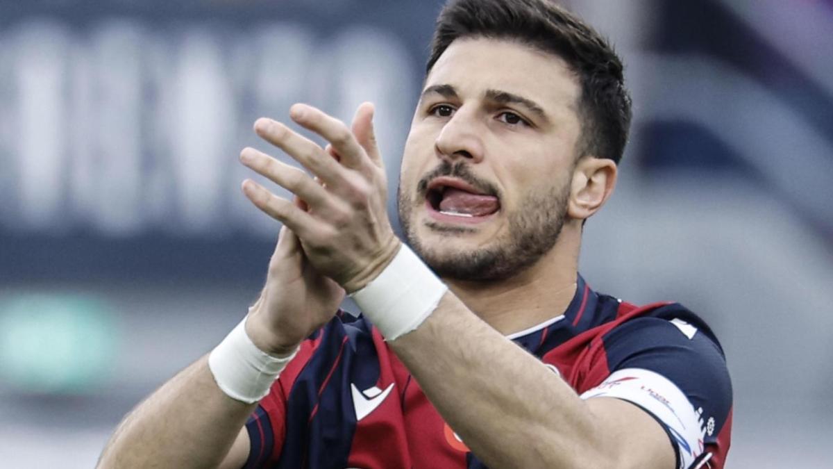 orsolini tentazione arabia bologna in ansia per il suo futuro