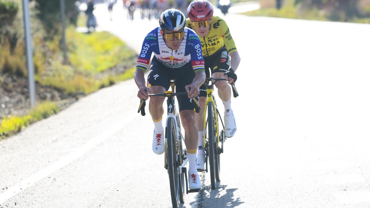 Evenepoel-Vingegaard, tandem show in pianura: poi Remco cade e Jonas si rialza per il fair play