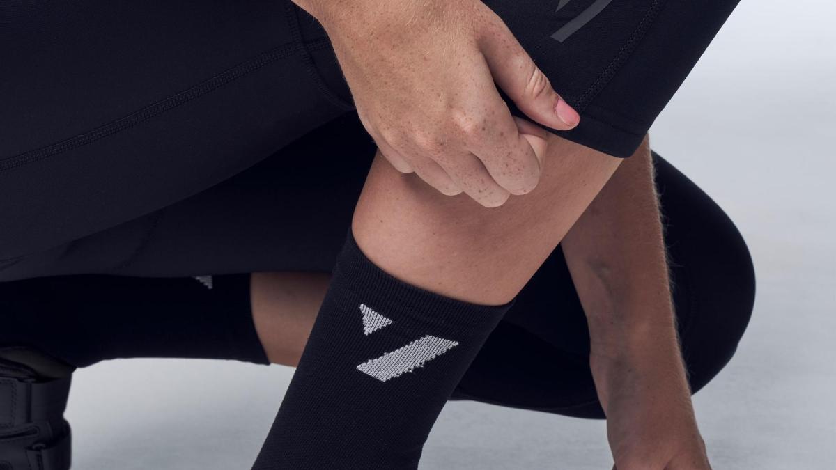 Il ciclismo ad aprile: cosa indossare dalla pancia in giù (e quando piove...)