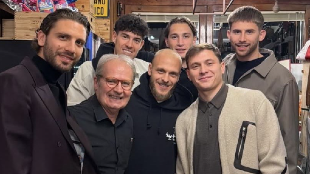 L'Italia si fa a tavola! Cena di gruppo pre-Bosnia: le foto. E tra gli interisti spunta Vicario...