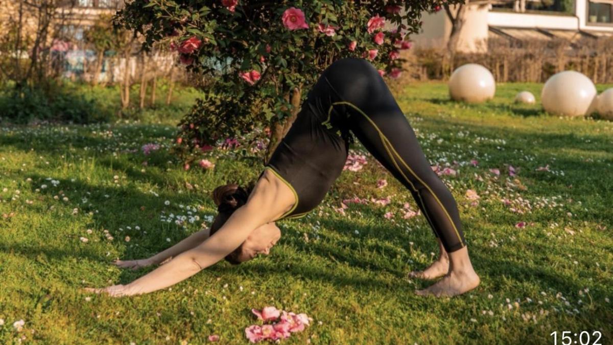 Risveglia il corpo con lo yoga di primavera: 5 asana per riattivarsi e ritrovare energia