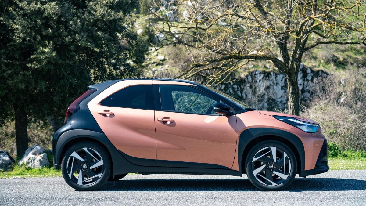 Toyota Aygo X Hybrid 115: pregi e difetti del crossover compatto giapponese