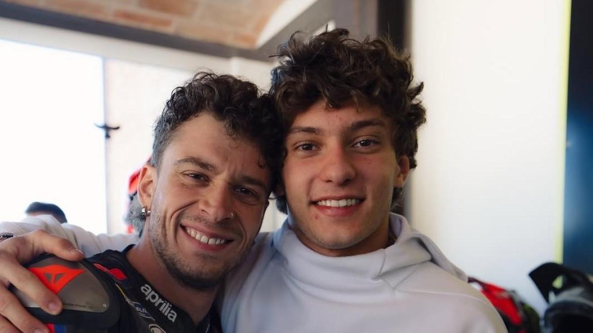 Bezzecchi e Antonelli insieme al ranch di Valentino: lo scatto social