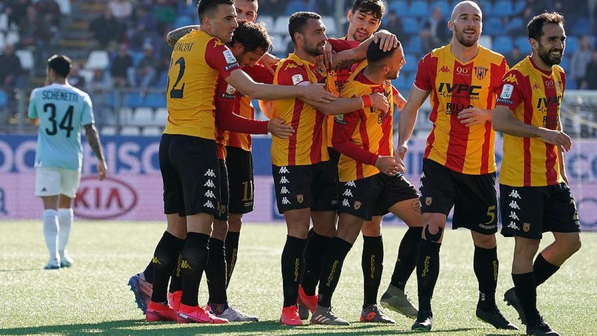 Benevento in paradiso! Stende la Salernitana 1-0 e ritorna in Serie B dopo tre anni