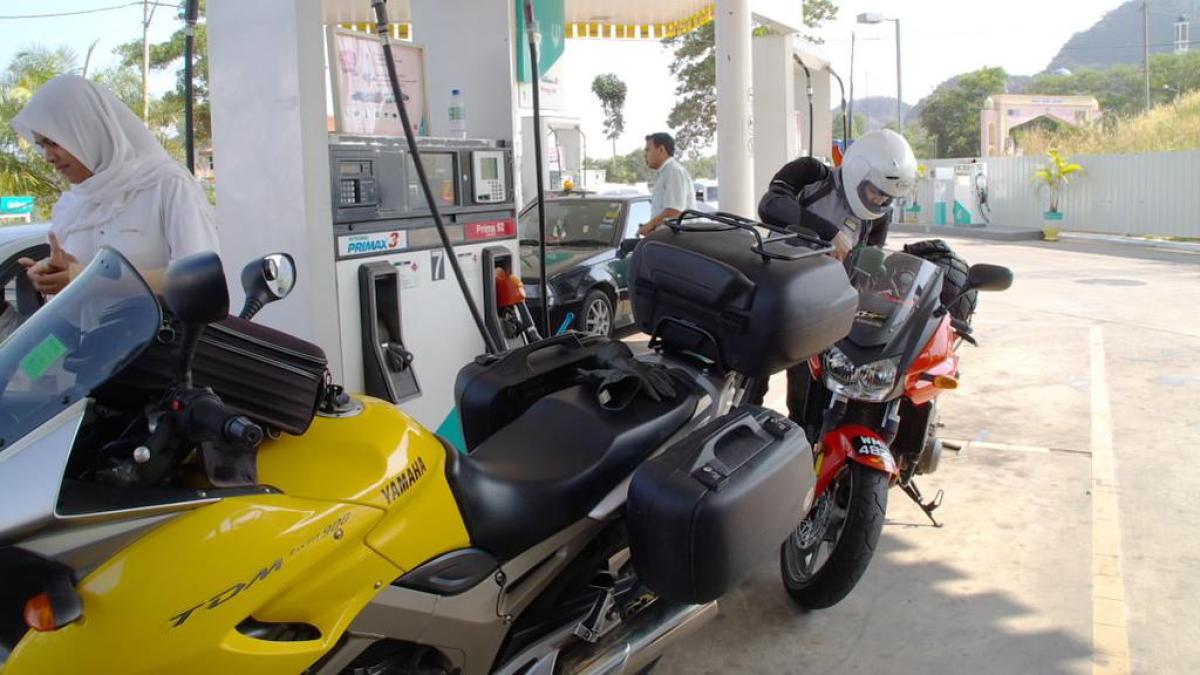 Come ridurre i consumi della moto: consigli utili per risparmiare benzina