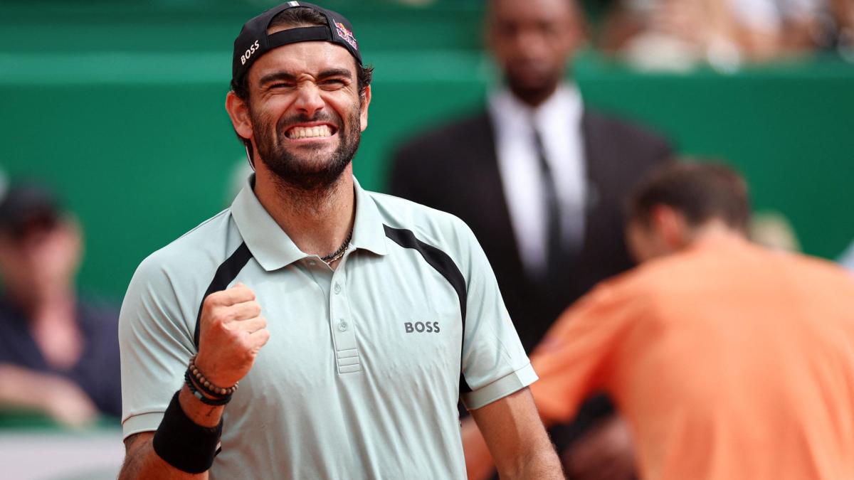 Berrettini travolge Medvedev 6-0 6-0 e poi chiede scusa a... Carlo Verdone
