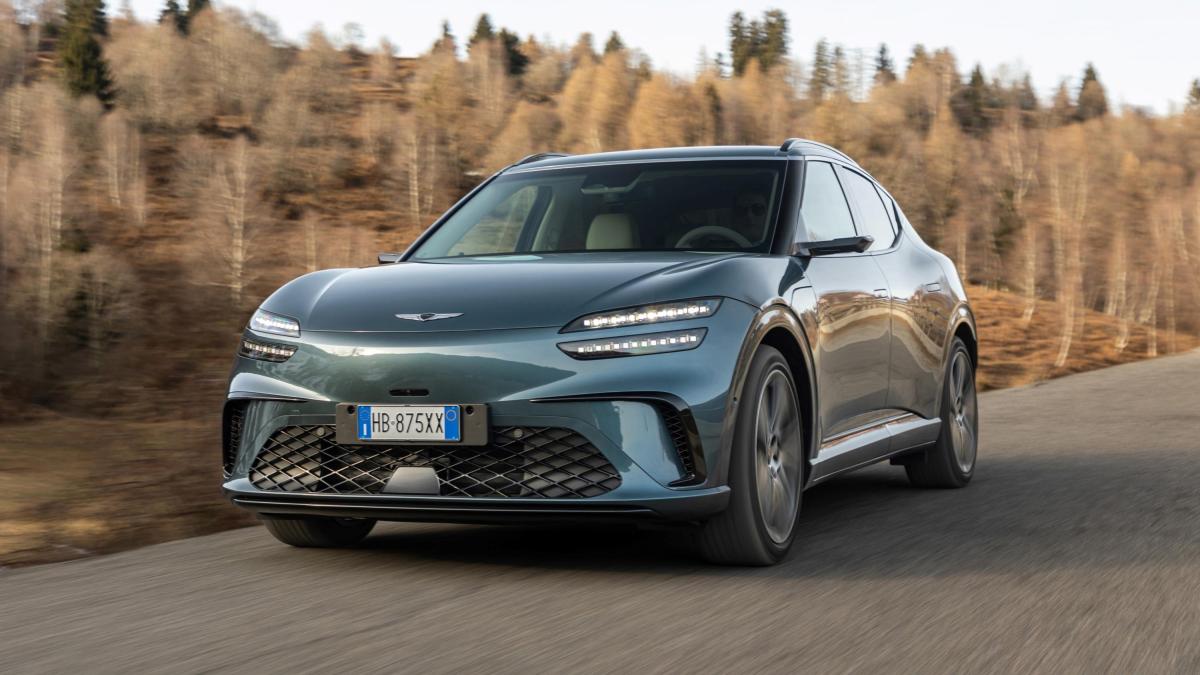 Genesis GV60, la prova: come va e prezzi del Suv coupé dall'anima sportiva