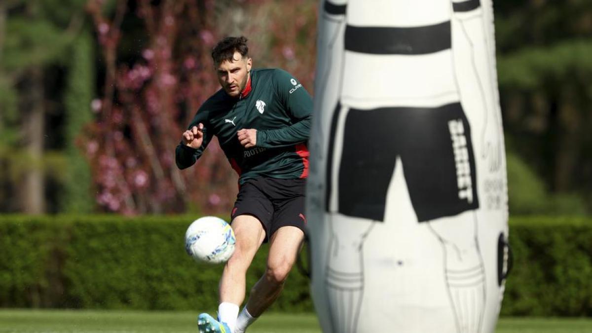 giocano tutti tranne lui gimenez ultima delle riserve ma non doveva essere il suo turno