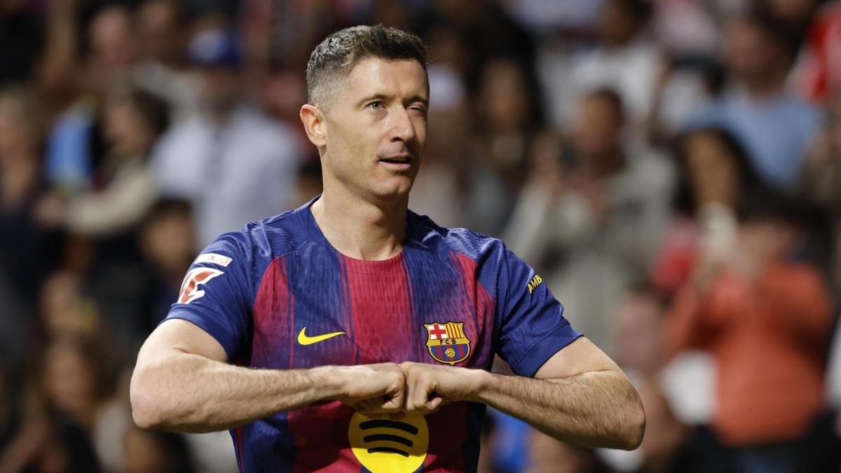 L'agente di Lewandowski in arrivo in Italia: incontro con Comolli, sull'attaccante c'è anche il Milan