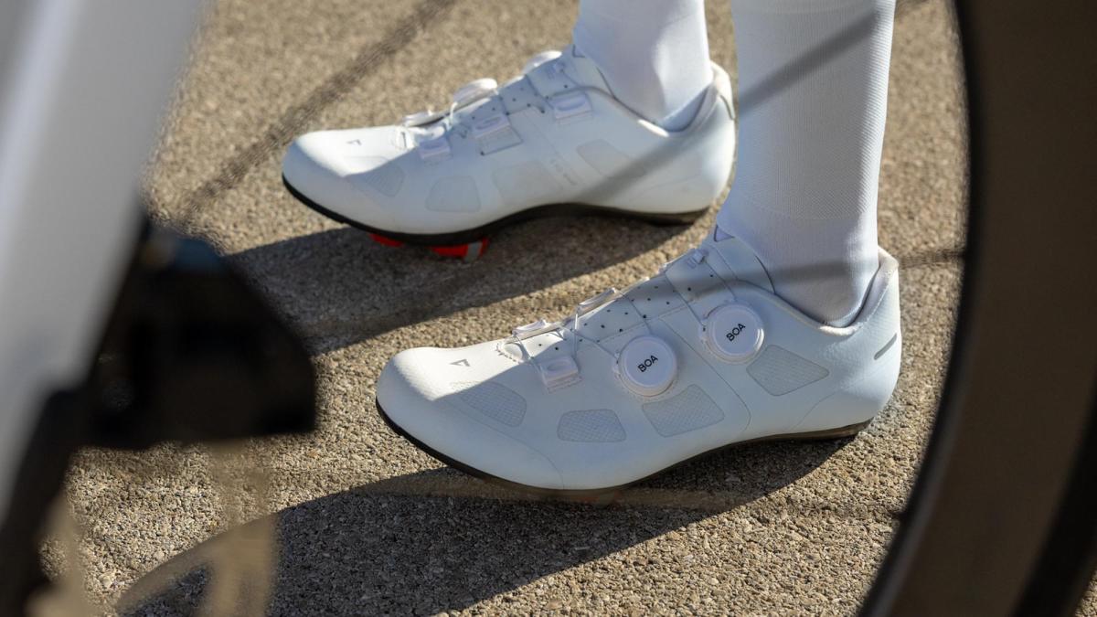 giant e liv rinnovano la gamma di scarpe road offroad e freeride