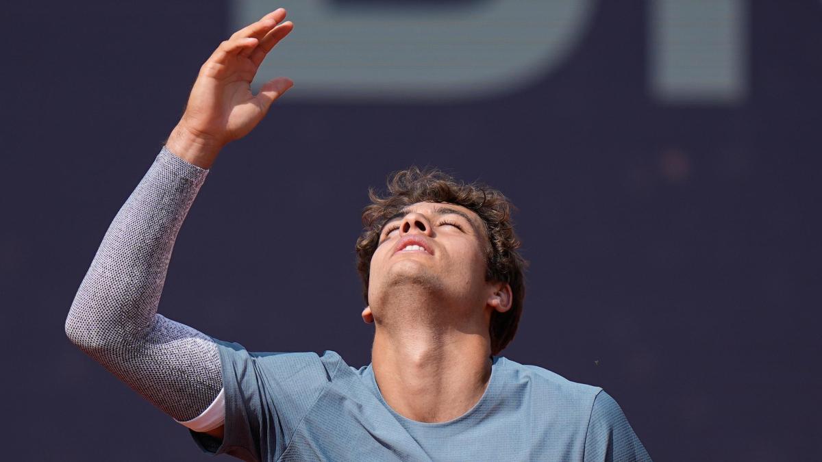 Cobolli show: travolge Zverev ed è in finale a Monaco. Poi la dedica in lacrime al piccolo Mattia