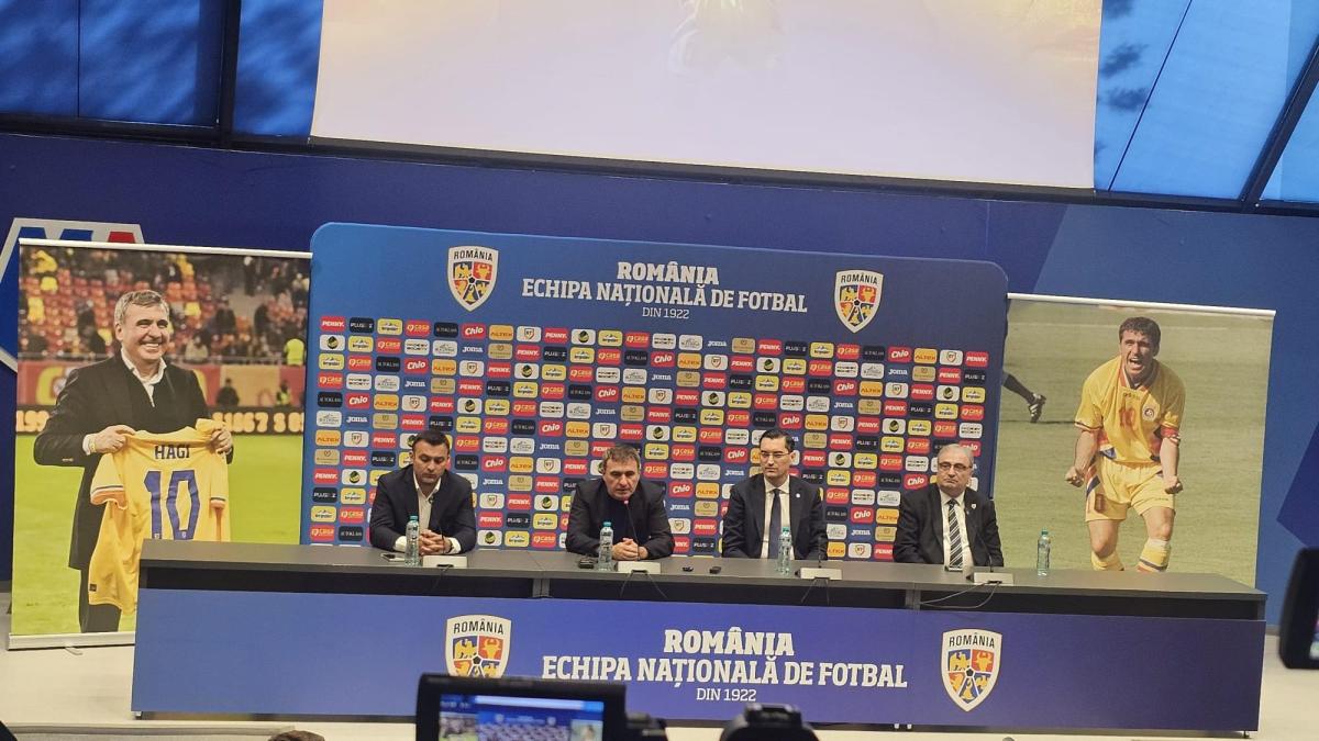 Hagi torna ct della Romania ed esalta Chivu: "Risultati top. Facile parlare..."