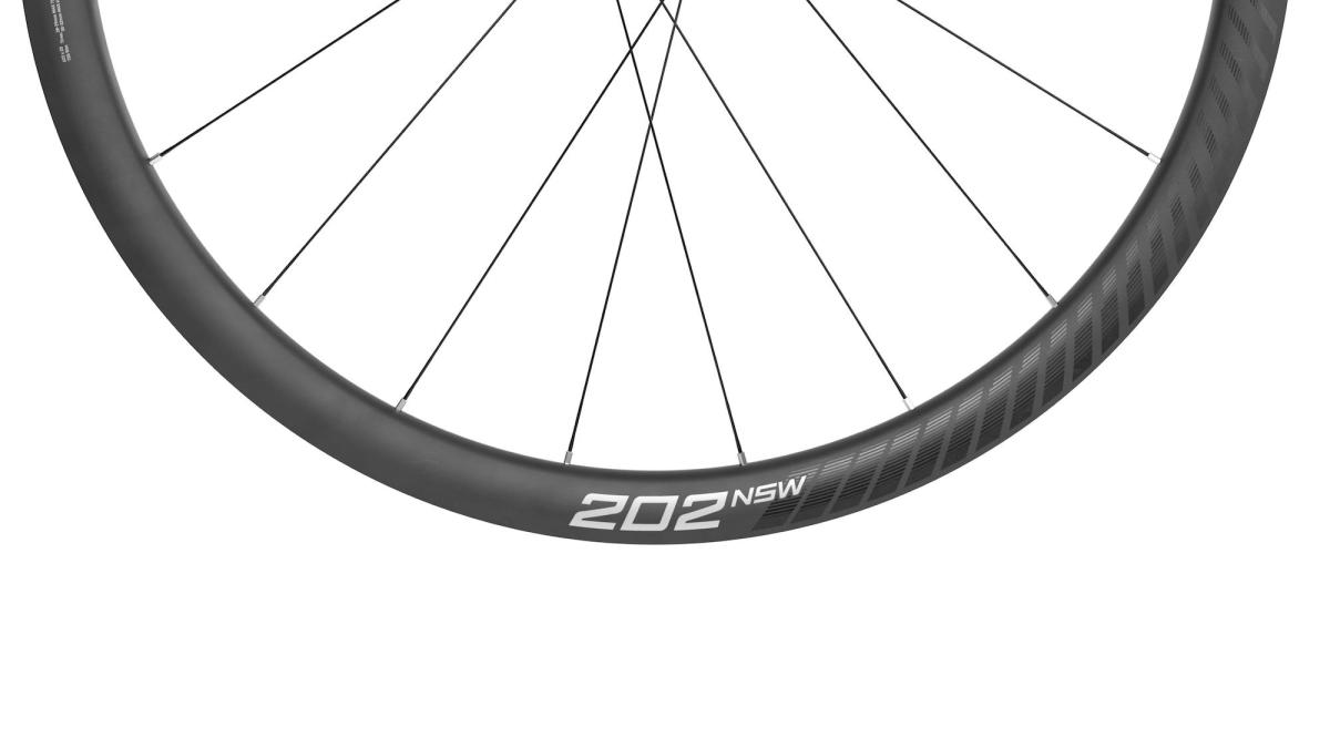 Solo 1.090 grammi: le ruote Zipp 202 NSW sono per veri scalatori