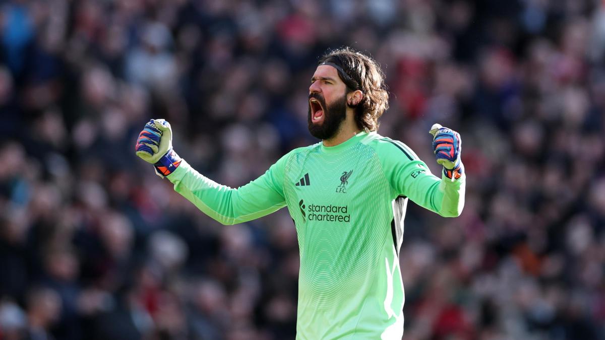 Ecco perché Alisson potrebbe dire addio al Liverpool (ma anche decidere di restare un altro anno)