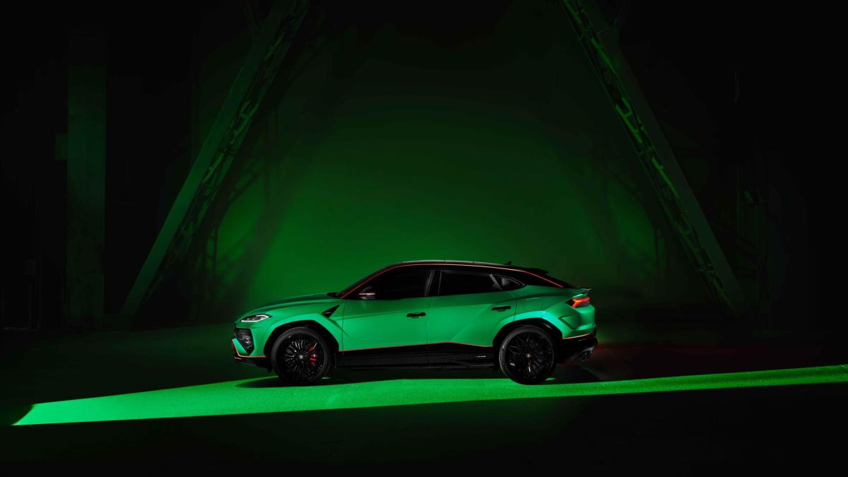 lamborghini alla milano design week con la urus se tettonero