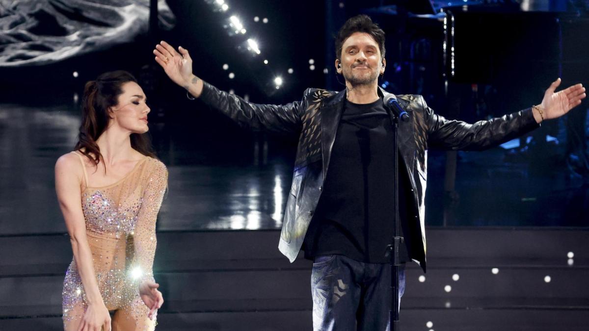 fabrizio moro vince canzonissima con il mio canto libero di lucio battisti