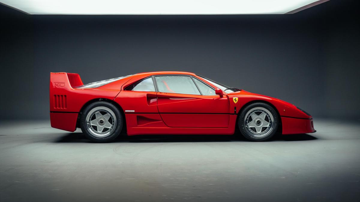 Dalla Testarossa della principessa Carolina alla Vespa Ferrari: asta record