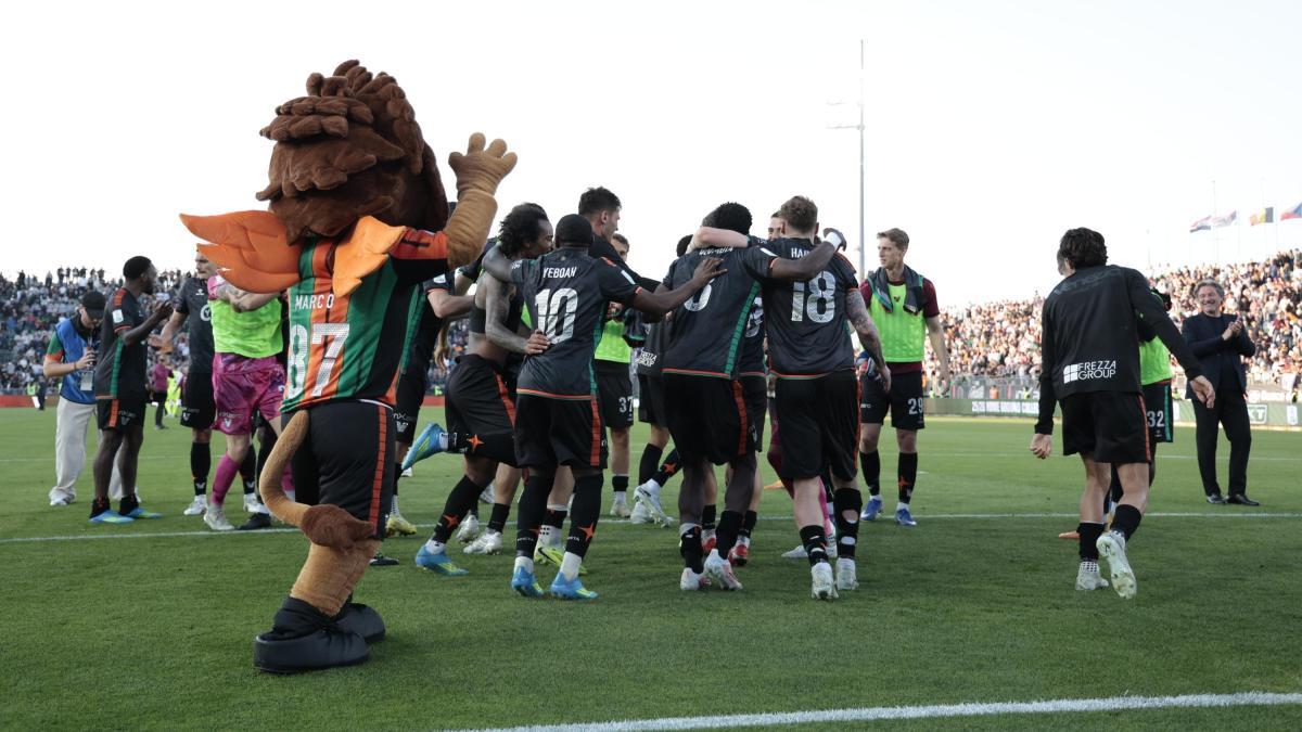 LIVE Alle 15 in campo tutta la Serie B. Venezia a La Spezia per il match point-promozione