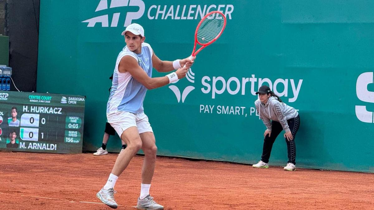 Hurkacz ko: Arnaldi vince a Cagliari e fa il pieno di fiducia in vista di Roma