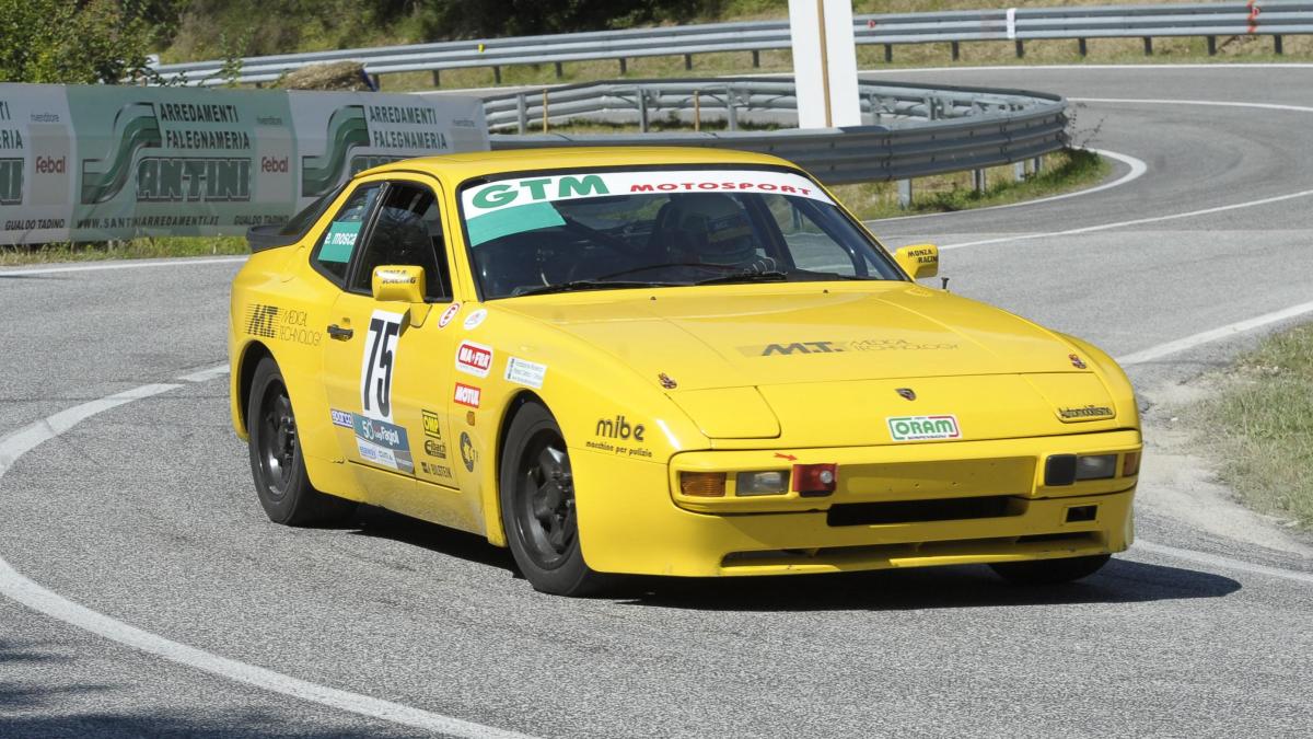 Porsche 944: la ricostruzione di un'auto sportiva