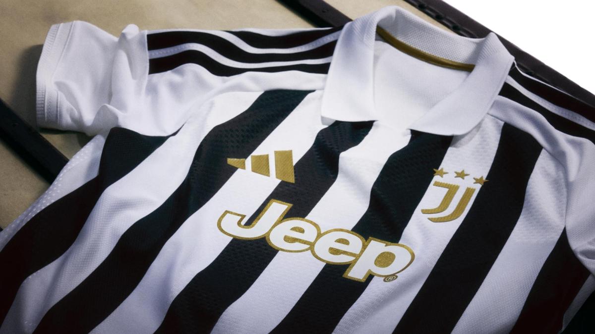 numeri d oro e un omaggio al passato la prima maglia della juve per la prossima stagione da Gazzetta.it numeri d oro e un omaggio al passato la prima maglia della juve per la prossima stagione