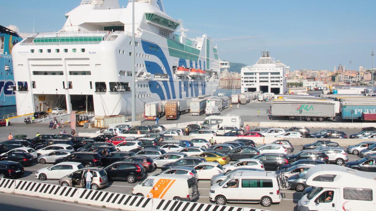 Vacanze in auto in Sicilia e Sardegna: quanto costa il traghetto