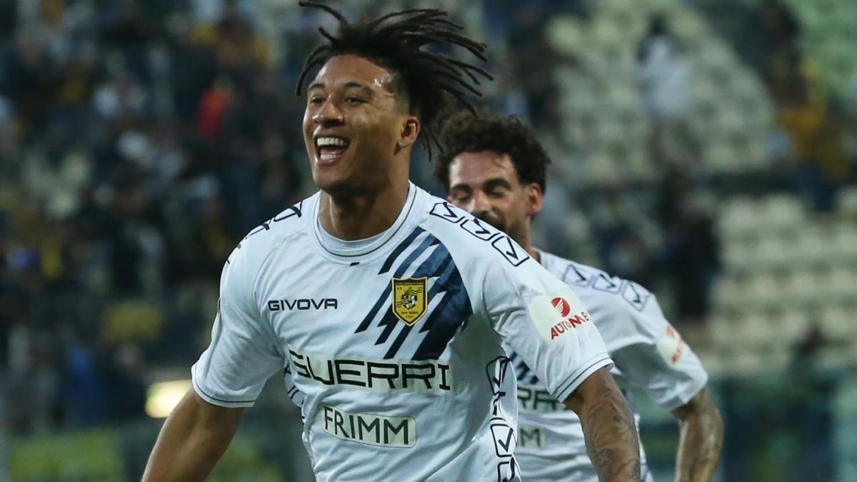 Playoff: una rovesciata di Zeroli all'86' manda la Juve Stabia in semifinale col Monza. Modena ko