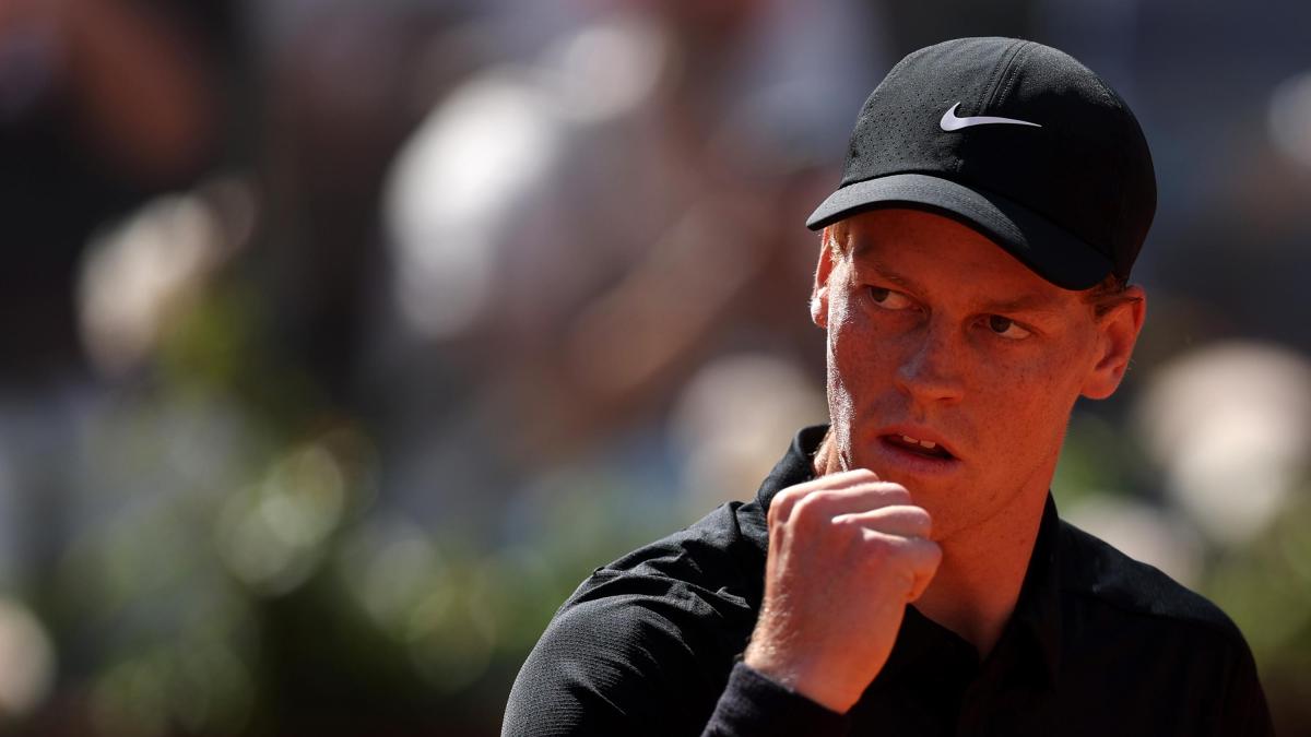 Domani Sinner contro Rublev ai quarti degli Internazionali: l'orario del match e il programma completo