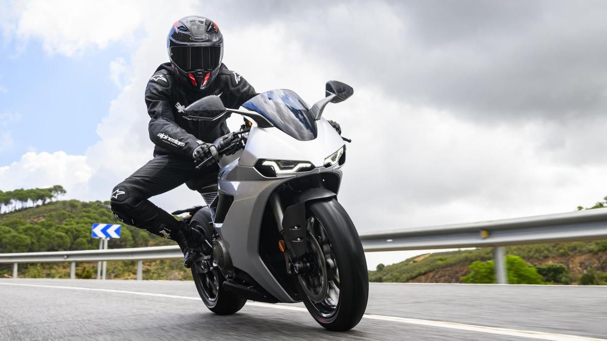 Norton Manx R: sulla sportiva premium da 209 Cv ma senza alette