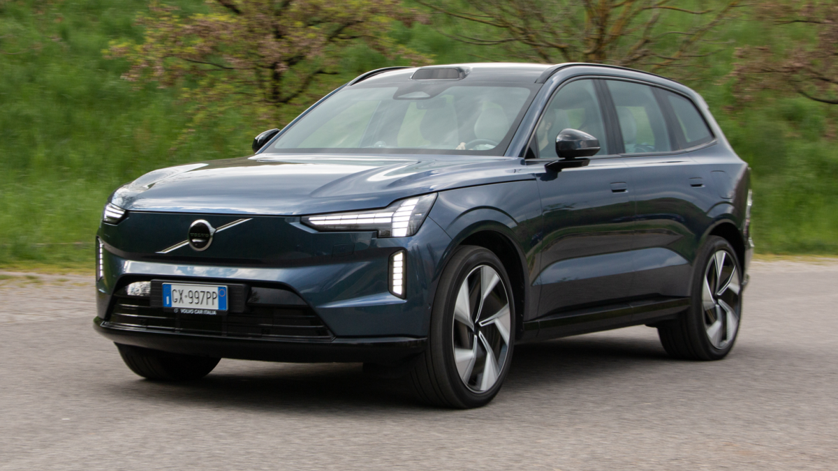 Volvo EX90, come va il maxi SUV elettrico svedese