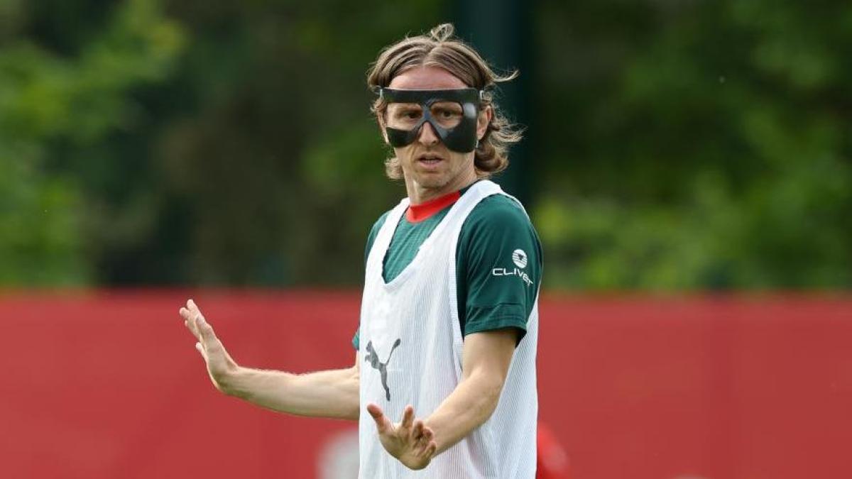 Il supereroe del Milan è l'uomo mascherato: Modric si allena e vuole giocare col Cagliari