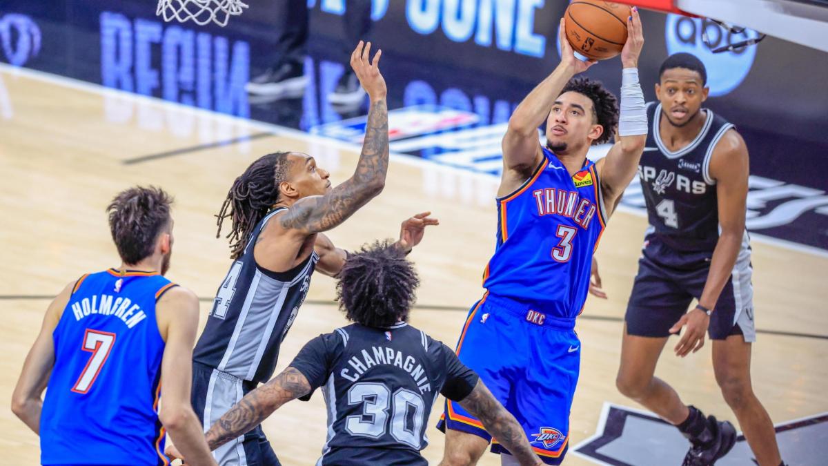 Thunder gran riserva! 76 punti dalla panchina, Oklahoma City espugna San Antonio e vola sul 2-1