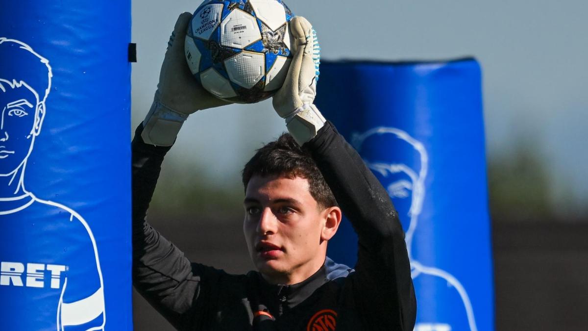 primavera 8 giornate al portiere dell inter per aver urtato il petto dell arbitro da Gazzetta.it primavera 8 giornate al portiere dell inter per aver urtato il petto dell arbitro