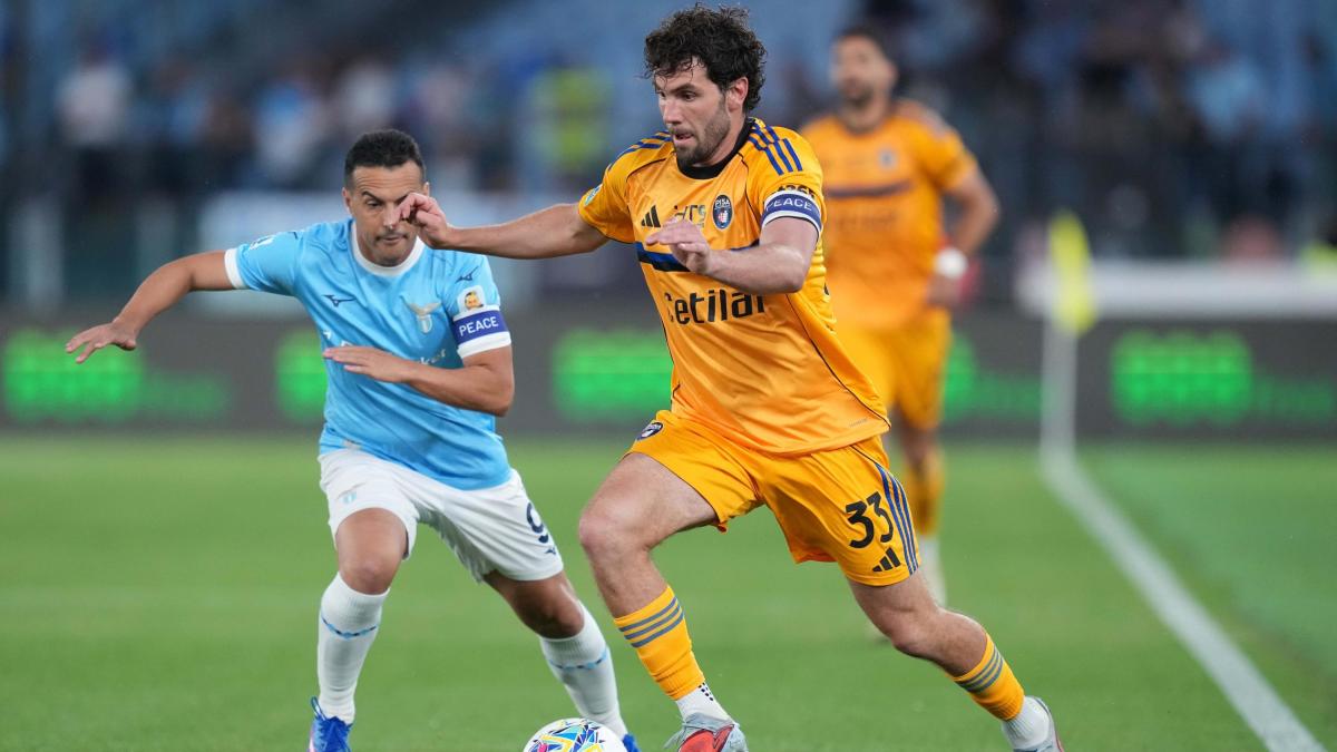 Momento decisivo na partida entre Lazio e Pisa no Estádio Olímpico
