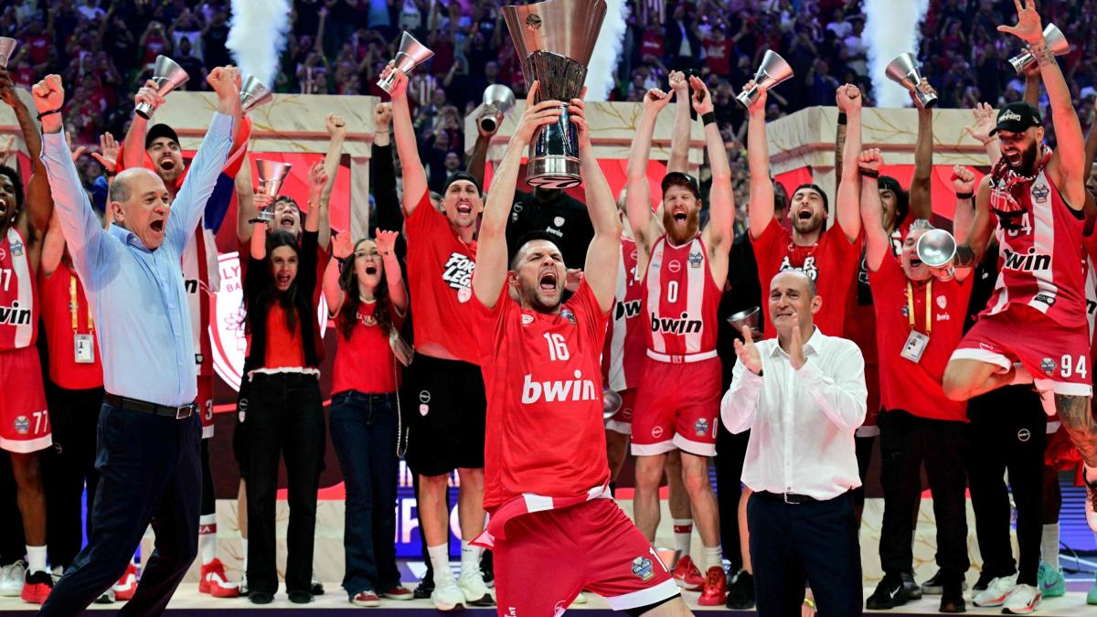 Eurolega: l'Olympiacos torna re d'Europa dopo 13 anni: Real battuto, Scariolo si ferma in finale