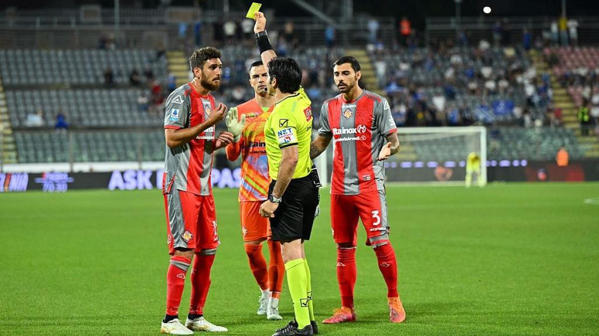Le pagelle degli arbitri: Maresca 4,5, gestione da dimenticare a Cremona. Bravi i tre esordienti