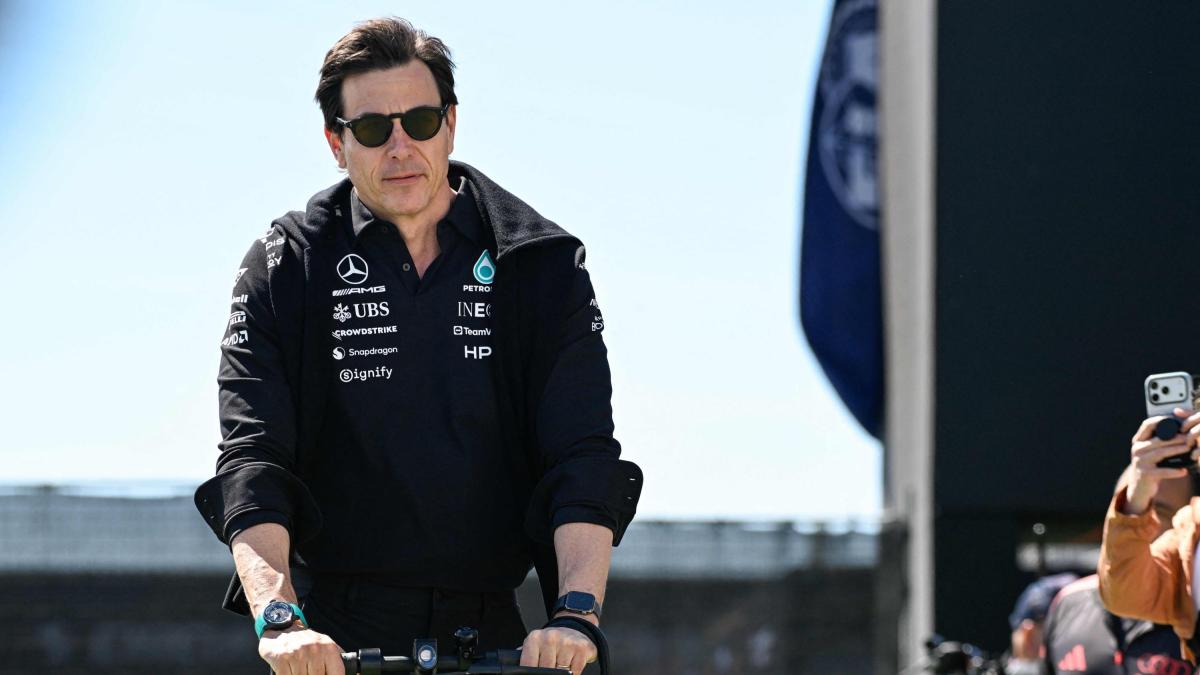 Wolff e la regola Verstappen per Kimi e George: "Lui lascerebbe spazio in quel punto? No"