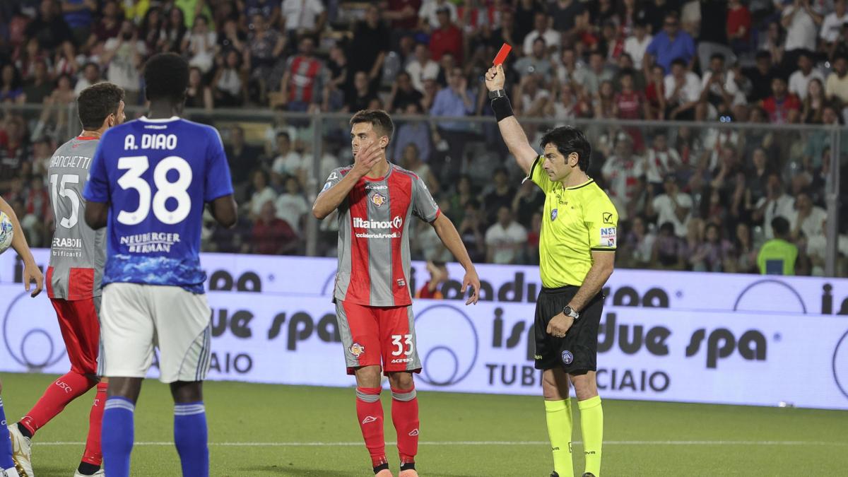 giocatori e allenatori ammoniti o espulsi nella 38170 giornata i malus al fantacampionato da Gazzetta.it giocatori e allenatori ammoniti o espulsi nella 38170 giornata i malus al fantacampionato
