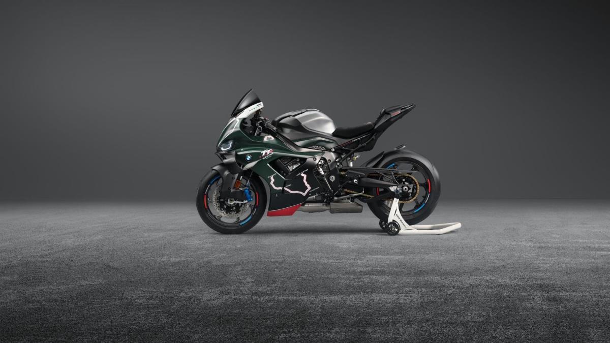 bmw m 1000 rr 115 esemplari per celebrare il tourist trophy da Gazzetta.it bmw m 1000 rr 115 esemplari per celebrare il tourist trophy