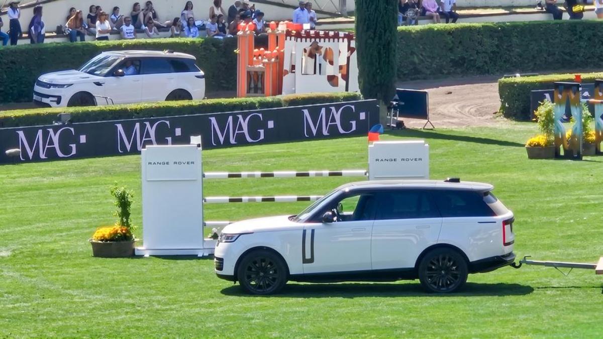 range rover al concorso ippico di piazza di siena a roma da Gazzetta.it range rover al concorso ippico di piazza di siena a roma