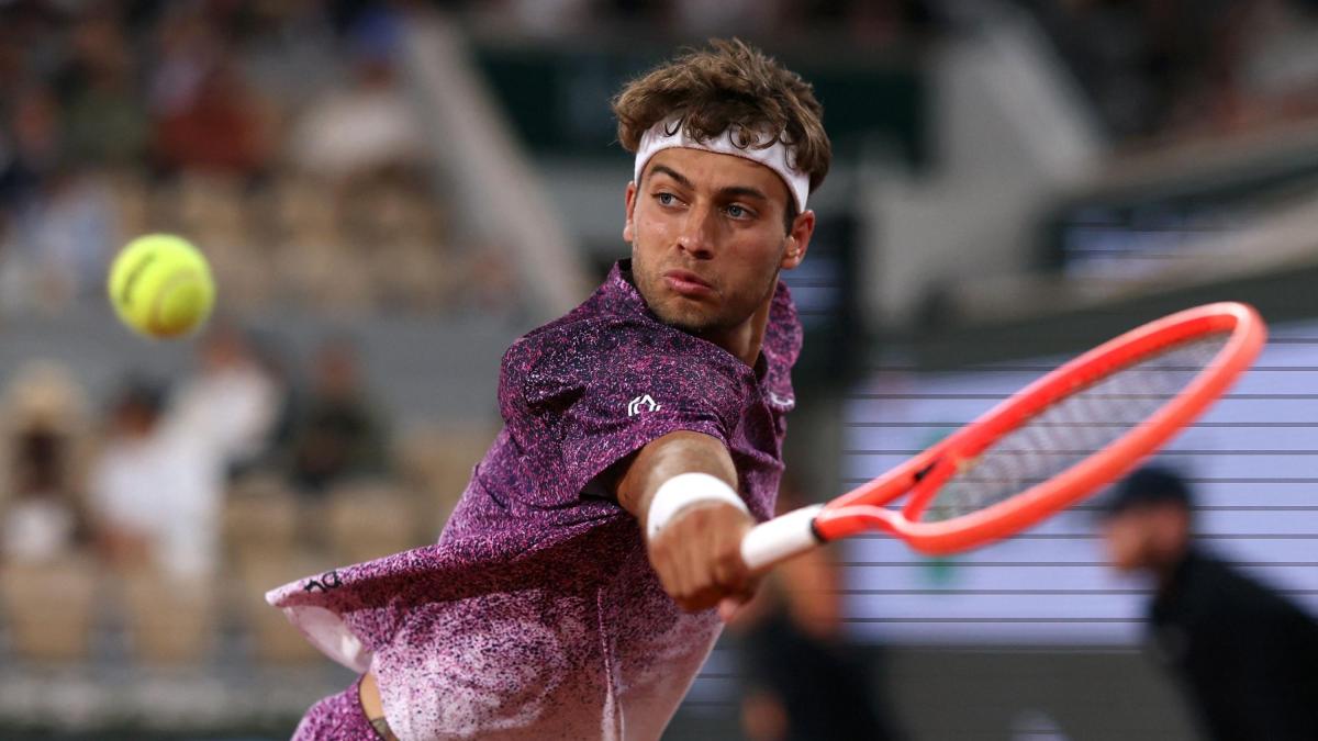 LIVE Roland Garros, alle 15 la finale Zverev-Cobolli: l'Ital