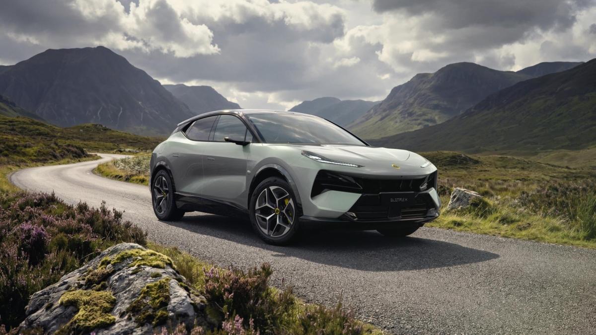 Lotus Eletre ibrida plug-in, aperti gli ordini: prezzi e det