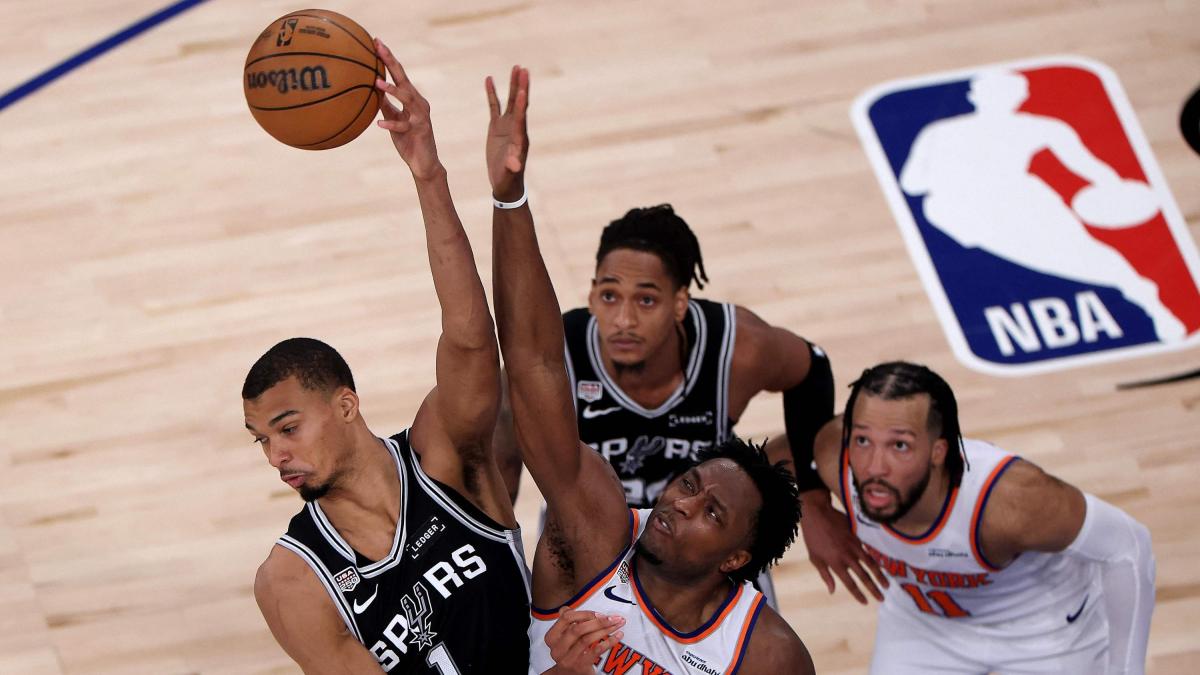 barkley affonda gli spurs la squadra pi249 stupida della storia wemby siamo stati ingordi ma senza fame da Gazzetta.it barkley affonda gli spurs la squadra pi249 stupida della storia wemby siamo stati ingordi ma senza fame