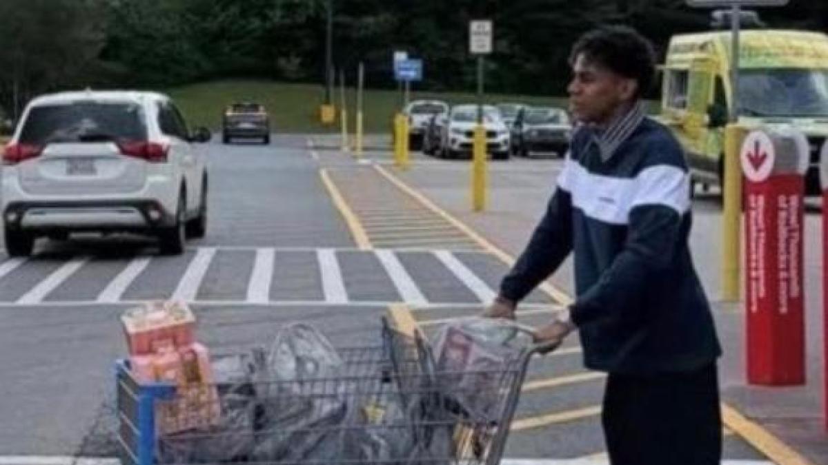 Yamal fa la spesa al supermercato di Chattanooga, nessuno lo riconosce: il video diventa virale