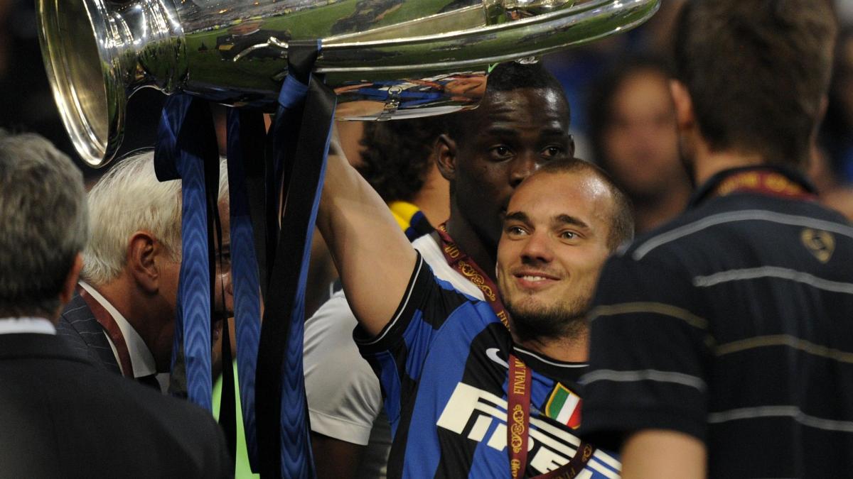 Dal blitz per Zico all'idea Sneijder fino a Carnevali-Spalletti: quando si fa il mercato in spiaggia