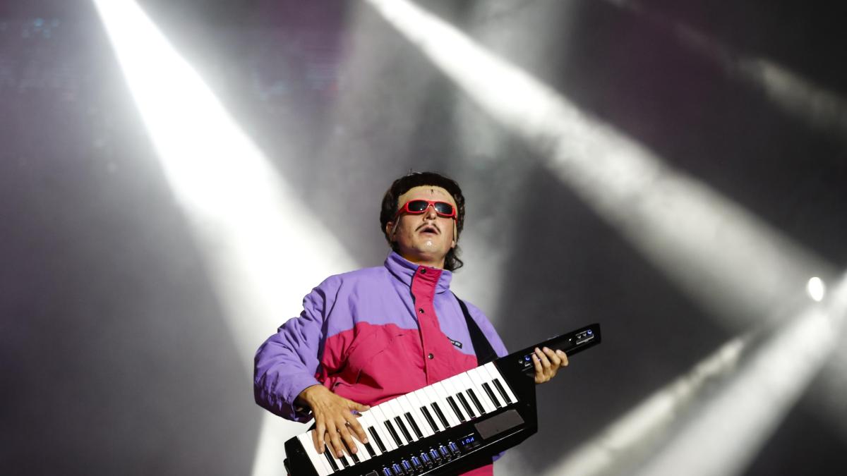 incidente tra elicotteri in brasile muore il cantante oliver tree il video dello schianto da Gazzetta.it incidente tra elicotteri in brasile muore il cantante oliver tree il video dello schianto