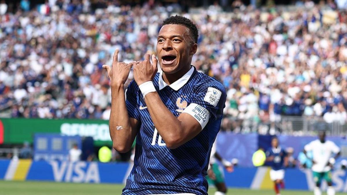 Mbappé e quell'esultanza... col flauto traverso: c'entra una strana scelta dei tempi della scuola