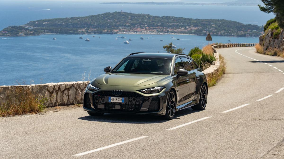 audi rs 5 in viaggio per mille chilometri per il gran premio di barcellona di f1